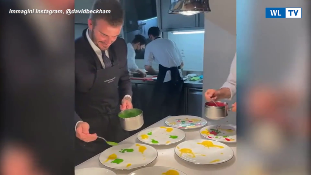 David Beckham aiuta lo chef Massimo Bottura in cucina - Video