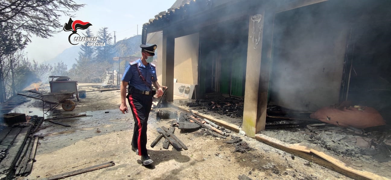 Lentini, aveva incendiato un’abitazione nel pieno centro cittadino: 77enne denunciato