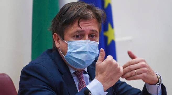 Covid – Pressing su pass alla francese Sileri ‘Fare subito come Macron’  –  Regioni ok, no dai ristoratori