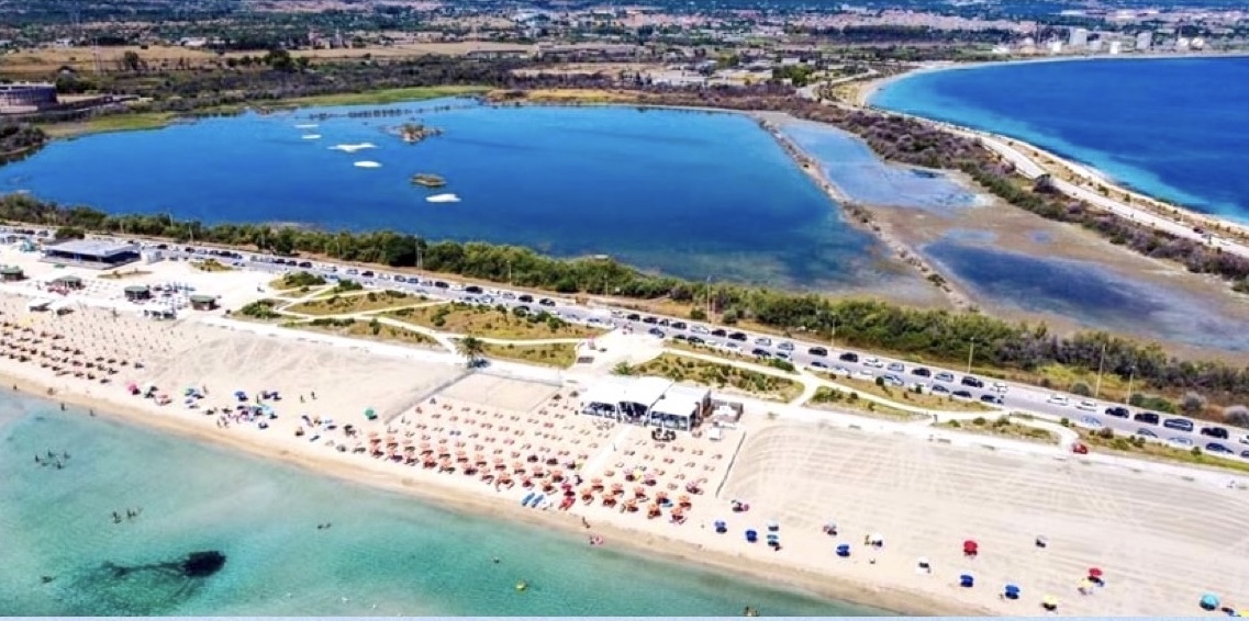 Vaccini in spiaggia a marina di Priolo