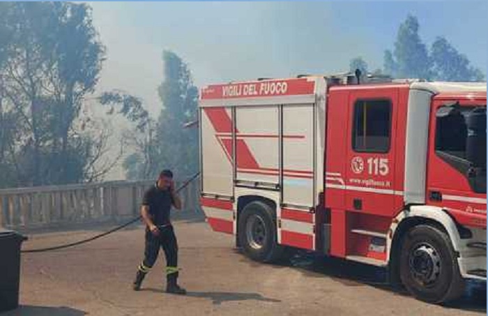 Incendi: macchia mediterranea a fuoco nel nisseno