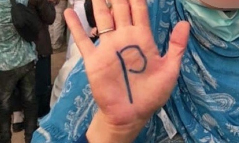 Afghanistan -Lo stratagemma per farsi riconoscere dai carabinieri italiani – Una ‘P’ sul palmo della mano, la firma della salvezza.