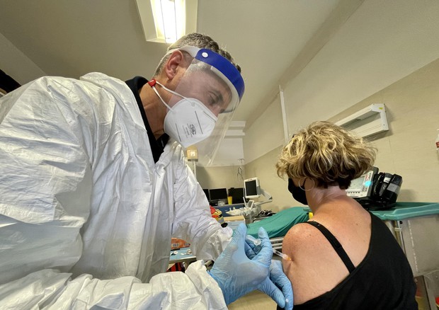 Sardegna  –  Sospesi 57 sanitari no vax, 700 sono ancora senza dose