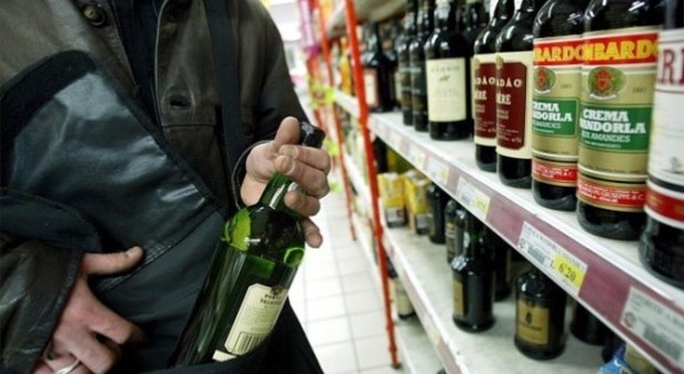 Siracusa – Individuato responsabile di un furto in un supermercato ad Ortigia: denunciato