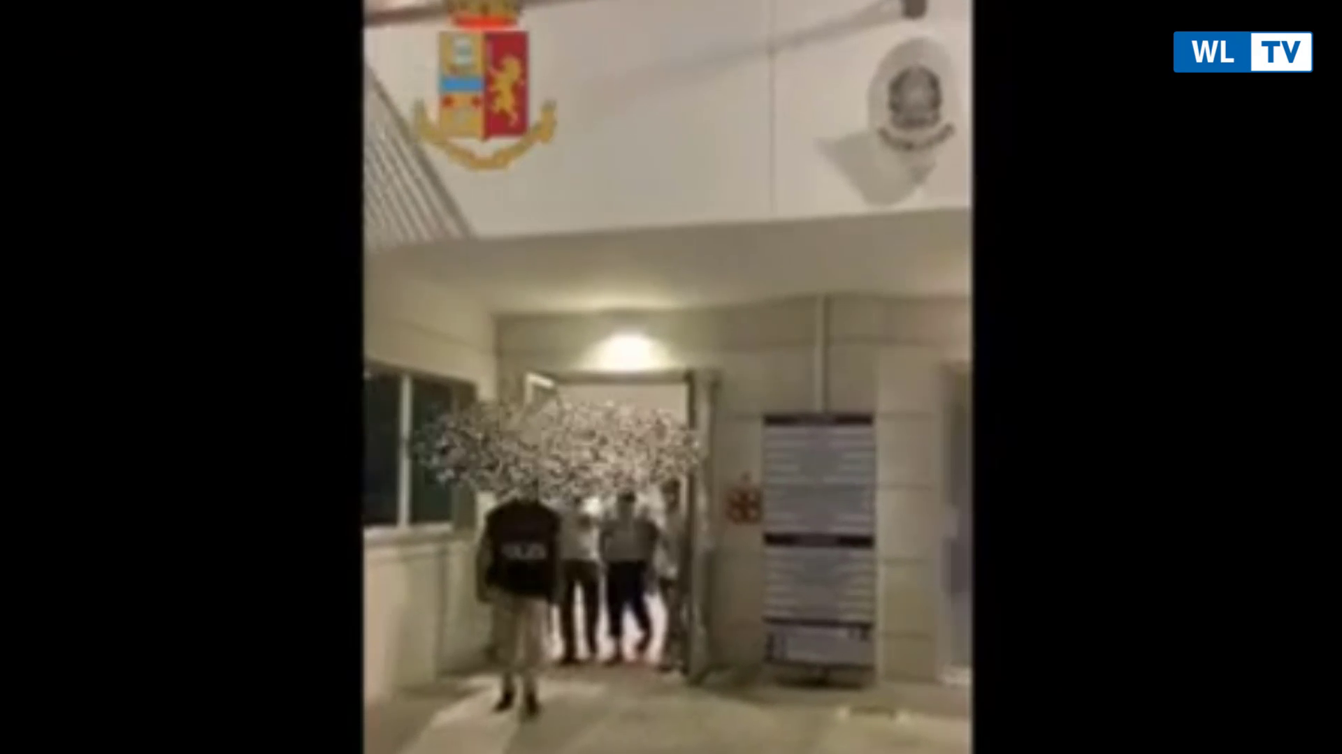 A Canosa di Puglia – Accoltella moglie al volto e le taglia capelli, arrestato -Video