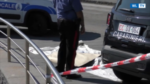 I carabinieri sul lungomare di Acitrezza, dove una ragazza e' stata uccisa con colpi di pistola - Vanessa Zappala' aveva denunciato per stalking l'ex fidanzato, ora ricercato -Video