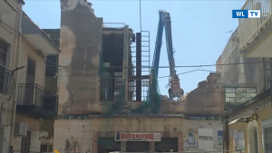 TRA RICORDI E COMMOZIONE, IL SINDACO GIANNI HA PRESENZIATO OGGI  AI LAVORI DI DEMOLIZIONE DEL CORPO CENTRALE DELL’EX CINEMA ITALIA.