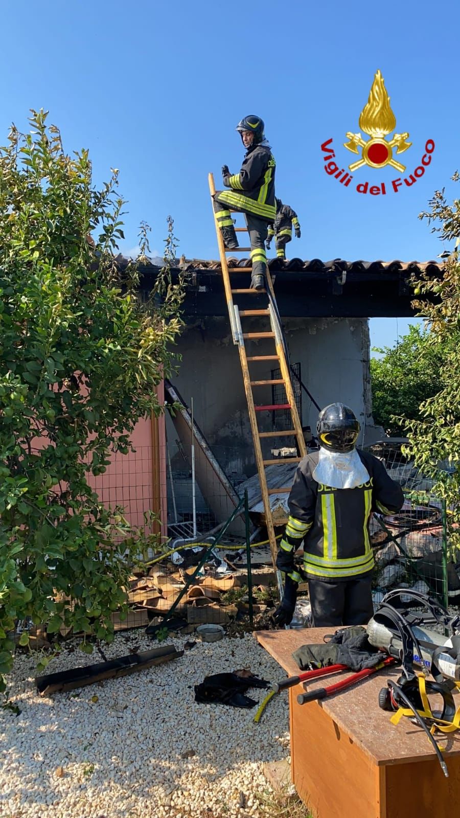Cassibile, scoppia bombola: 4 feriti – Foto