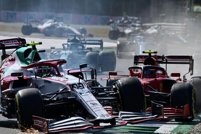 Formula 1 – Monza; McLaren Ricciardo scatta in testa, poi Verstappen –  Quarta la Mercedes di Hamilton davanti alle Ferrari, testacoda di Giovinazzi
