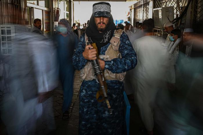 Mondo – Kabul, i Talebani sparano per disperdere una protesta