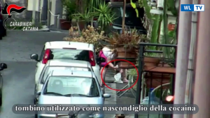 Catania, smantellata piazza di spaccio: coinvolti anche bambini di 10 anni Nel rione San Cristoforo. Incassavano i soldi e indicavano dove ritirare lo stupefacente