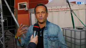 Priolo, grandi risate con la comicità di Uccio De Santis - Intervista in esclusiva