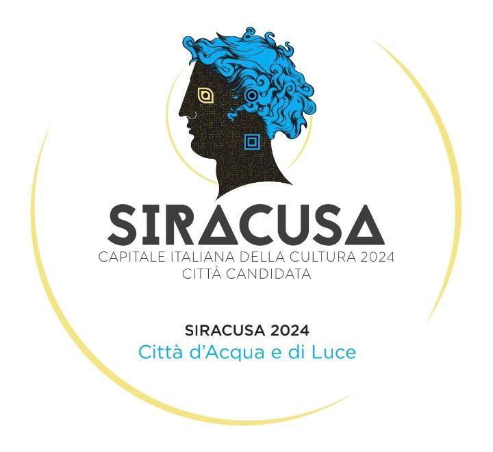 Antico e moderno nel logo di Siracusa Capitale Italiana della Cultura 2024: Acqua, Luce e la testa della ninfa Aretusa che diventa un QR code