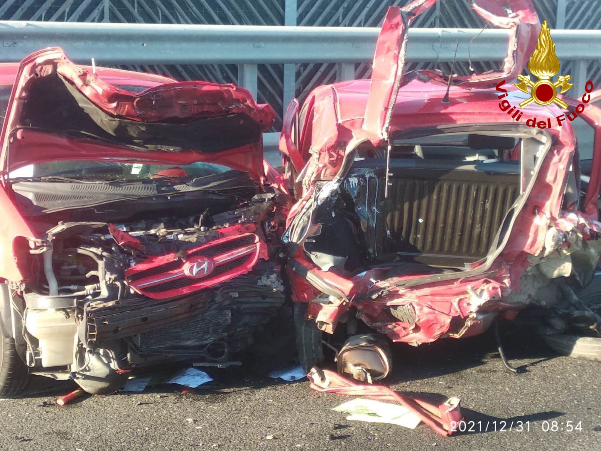 Auto precipita dal viadotto sulla Catania-Siracusa,coinvolte sei auto: un morto