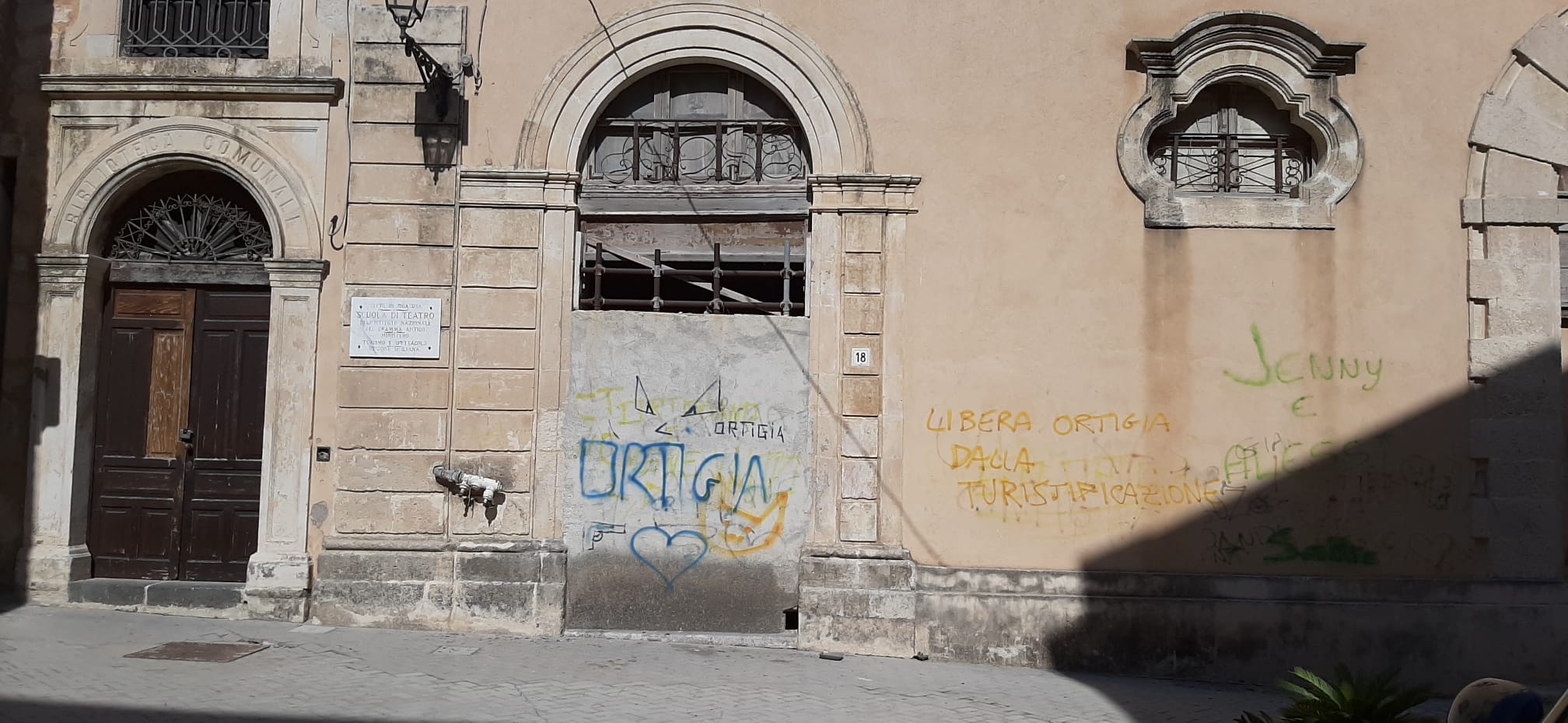 VINCIULLO- SALERNO: Siracusa Capitale della Cultura, mentre la Biblioteca storica cade a pezzi