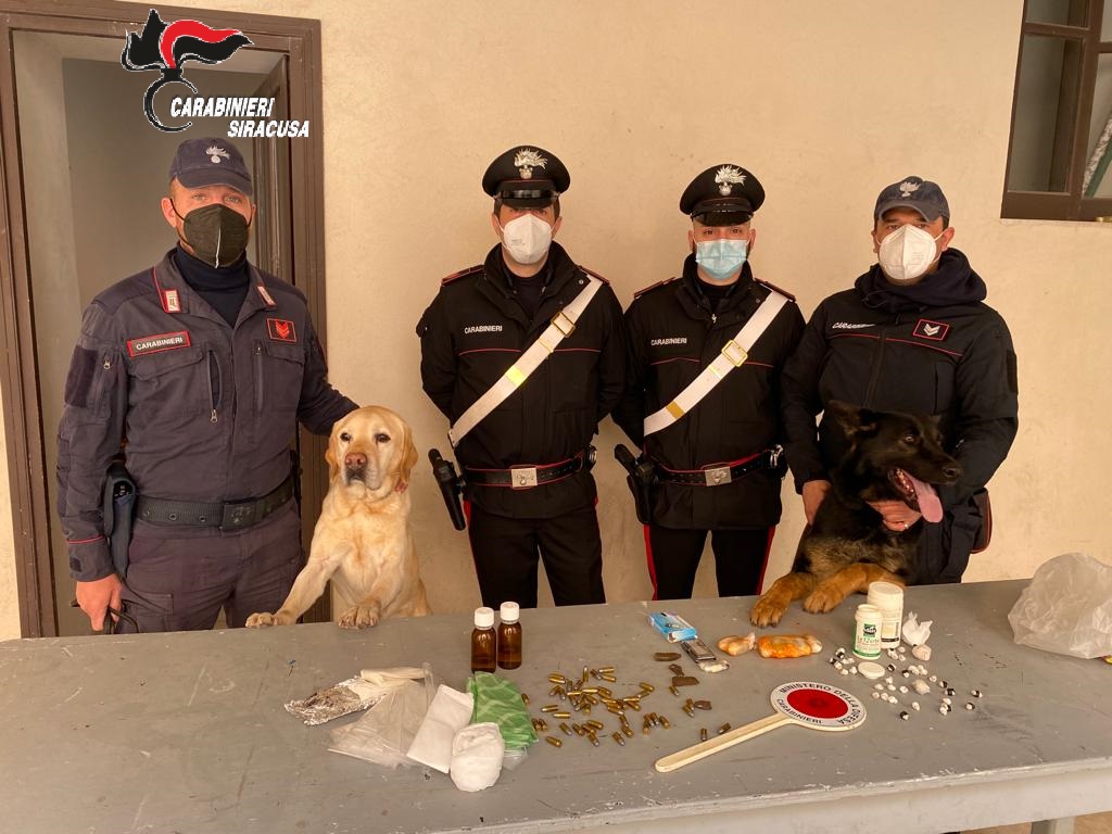 Ortigia: I carabinieri arrestano due uomini per detenzione di sostanze stupefacenti ai fini di spaccio e munizionamento