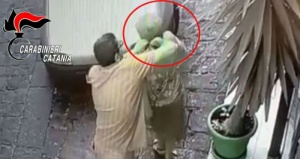 Adrano: aveva compiuto una rapina, cinquantacinquenne incastrato dalle telecamere  - arrestato - Video