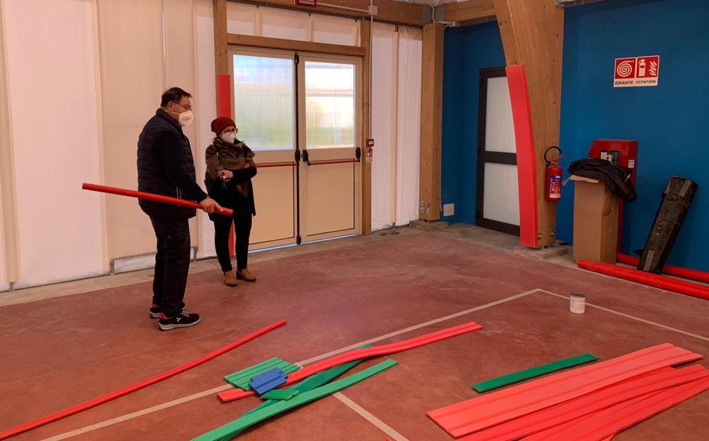 Priolo Gargallo: maggiore sicurezza nella palestra della scuola di via Bondifè – installate nuove protezioni anti trauma