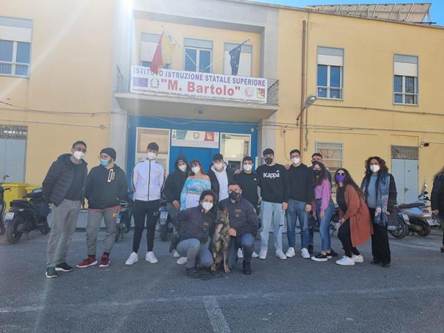 Pachino: a scuola con i cinofili della Polizia di Stato