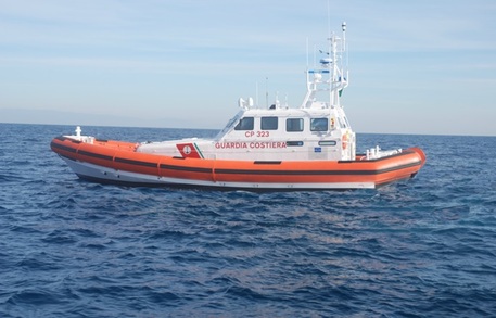 Barca si capovolge a largo di Siracusa, soccorso diportista