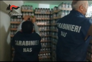 Catania, alimenti scaduti e riciclati: i Nas ne sequestrano 20 tonnellate