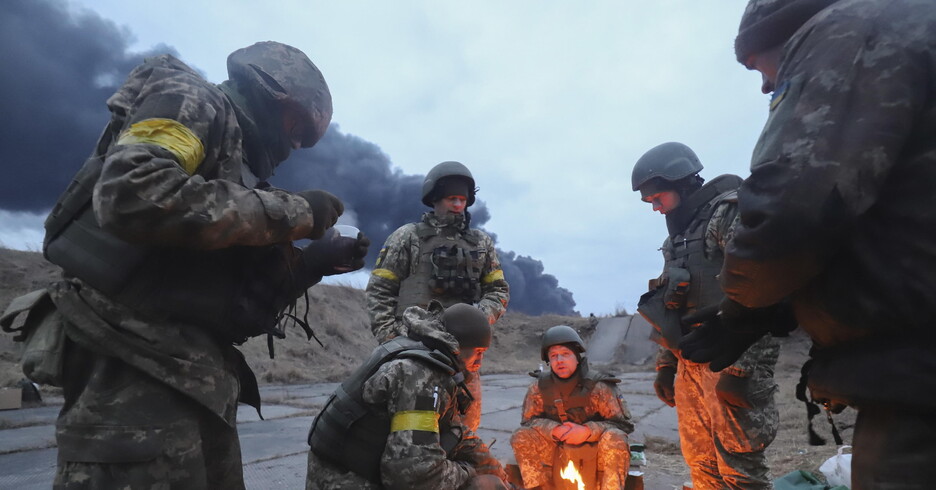 La guerra in Ucraina – Da domani i negoziati tra Mosca e Kiev Ue: ‘Stop a transazioni con la Banca russa’