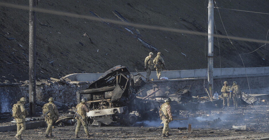 Ucraina – A Kiev scatta il coprifuoco dalle 17 Stazione dei treni piena per lasciare la città