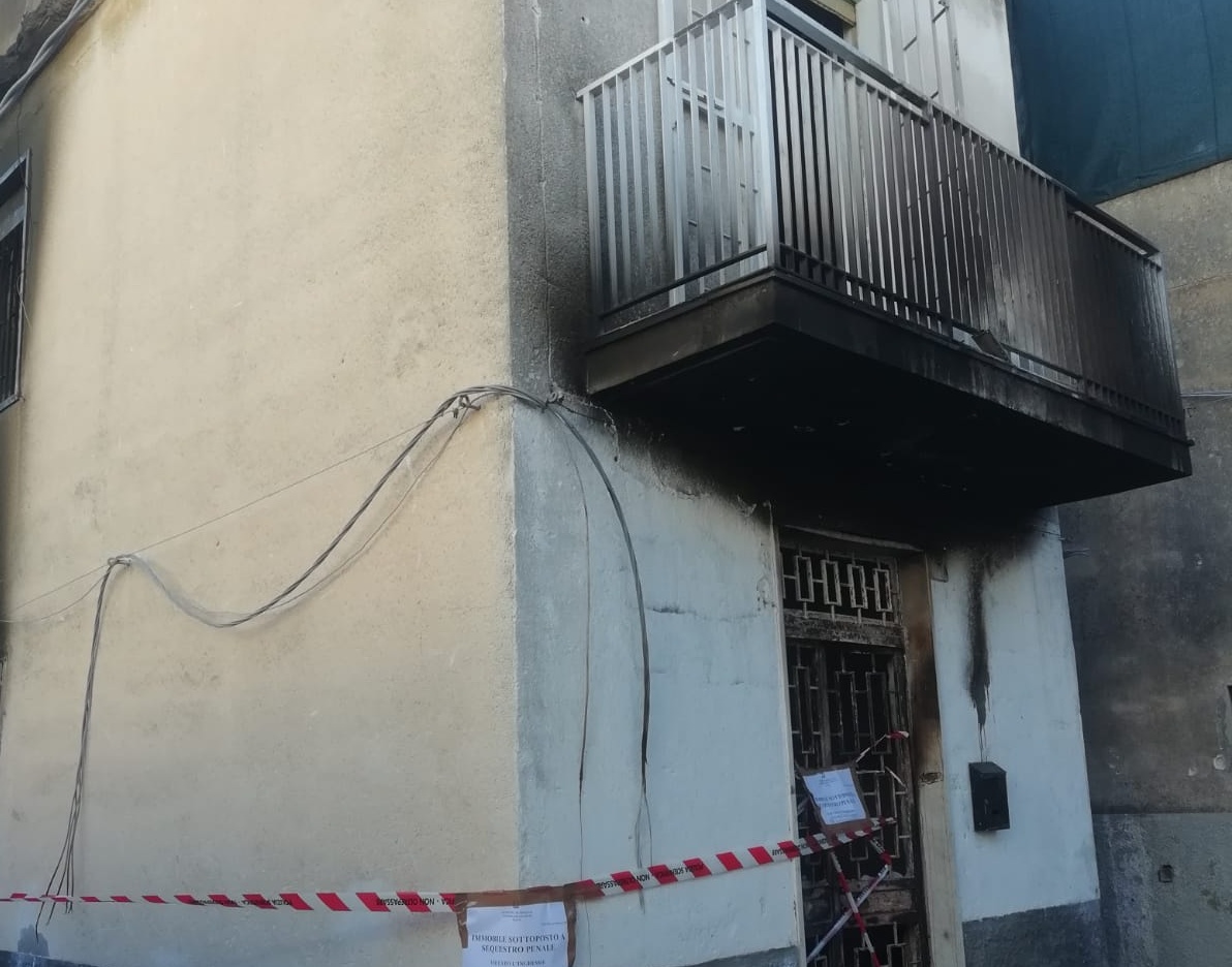 Noto, appartamento in fiamme: muore 36enne