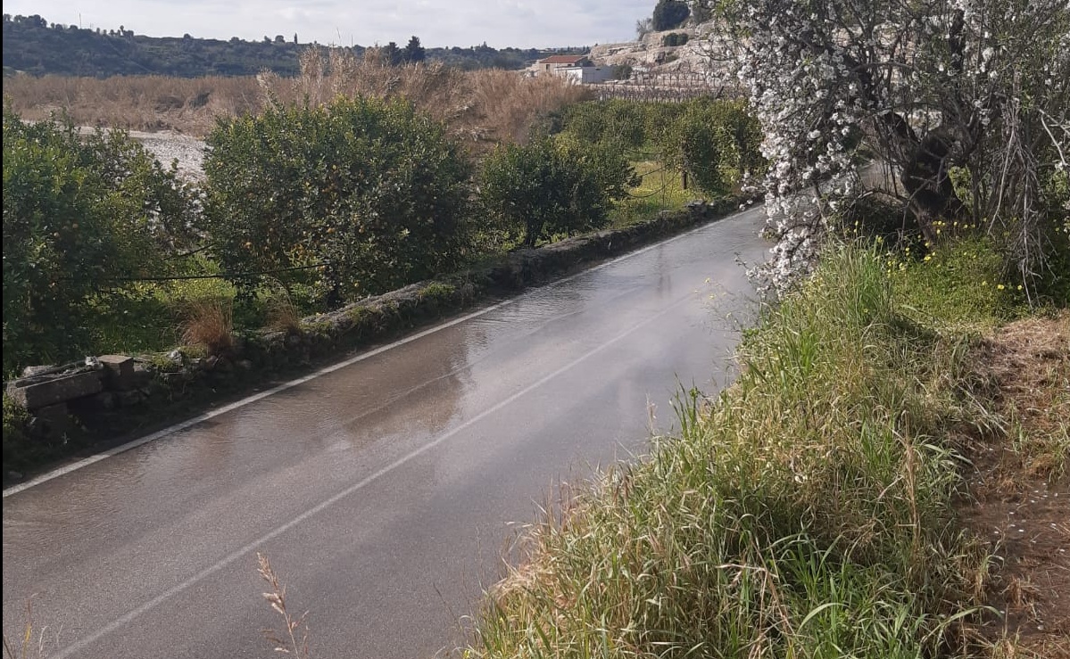 Vinciullo – Basile – Agricoltori disperati: acqua canale Galermi si disperde  sulla strade provinciali, esposto in Procura