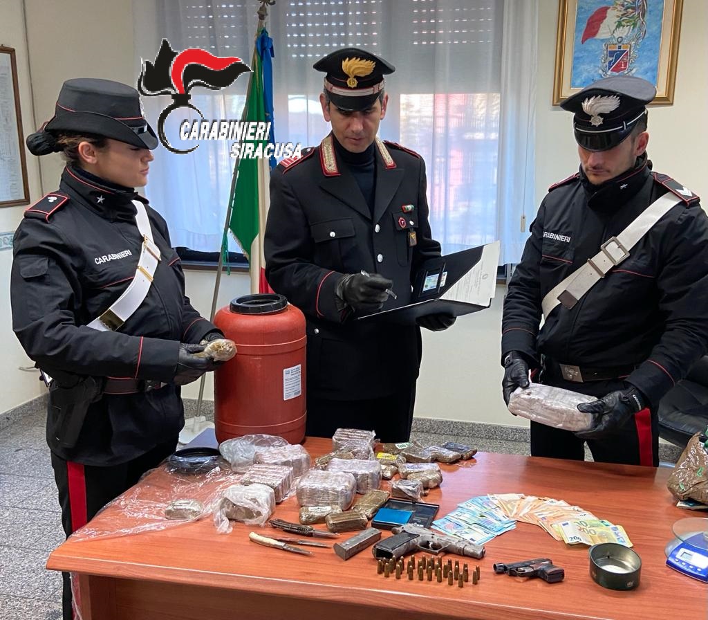 5 arresti tra Siracusa e Floridia – sequestrate armi, droga, soldi ed esplosivo