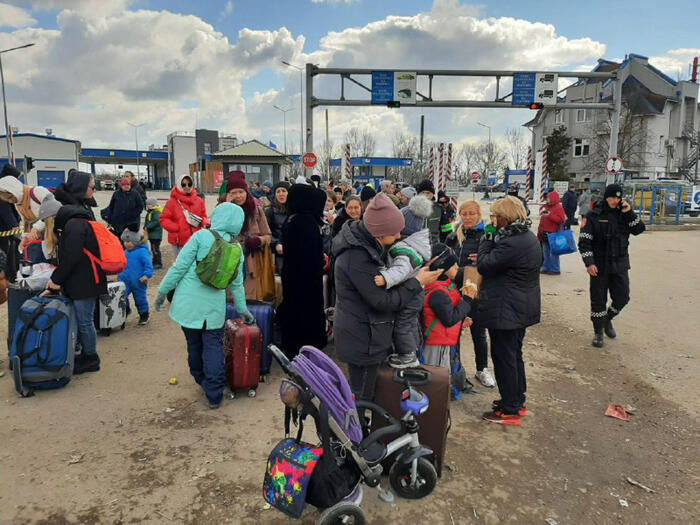 Ucraina, Zelensky: ‘Siamo superpotenza dello spirito’ Mariupol annuncia l’evacuazione imminente