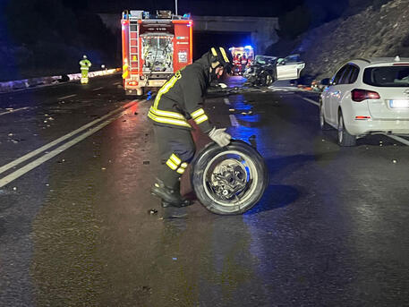 Puglia – Tre morti e due feriti in un incidente stradale vicino Taranto