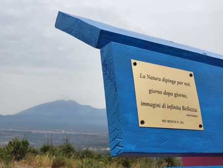 Centuripe: inaugurata “Big Bench” – gigantesca panchina per ammirare il panorama