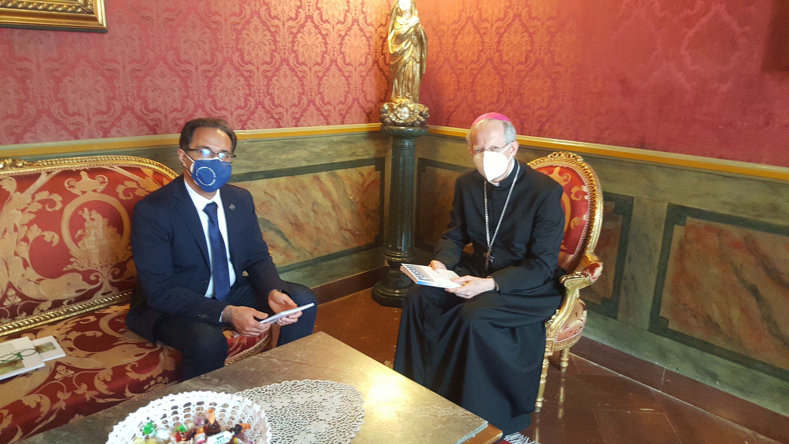 Ucsi. Il segretario nazionale Salvatore Di Salvo incontra il vescovo di Tortona Mons. Guido Marini.