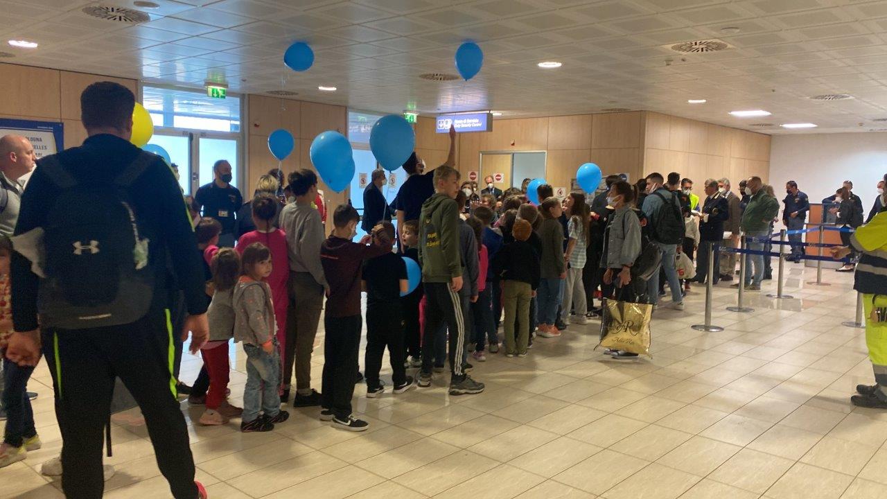 Atterrati all’aeroporto di Trapani Birgi, 63 orfani dall’Ucraina