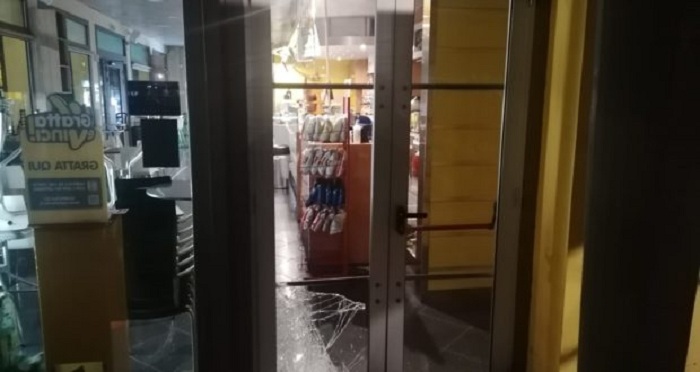Siracusa, nella notte altri due furti con spaccata: di mira un bar e un negozio di abbigliamenti
