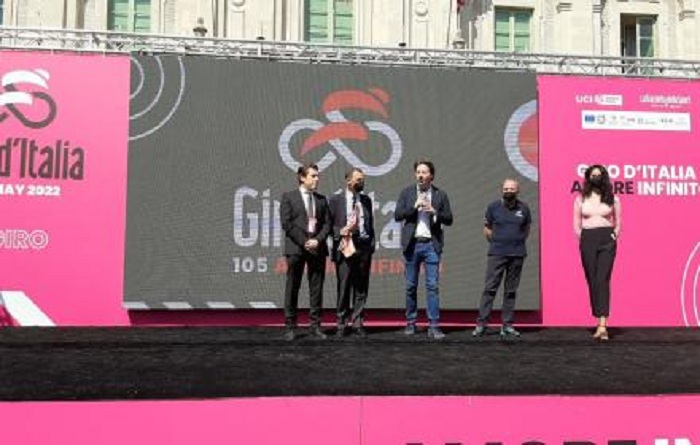 Sicilia – Giro d’Italia, Musumeci: «Impegno dei campioni del ciclismo esempio per costruire il futuro»