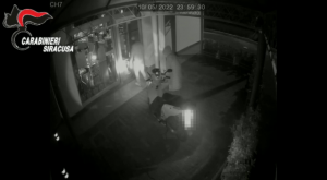 Siracusa: arrestati i responsabili delle spaccate nei negozi