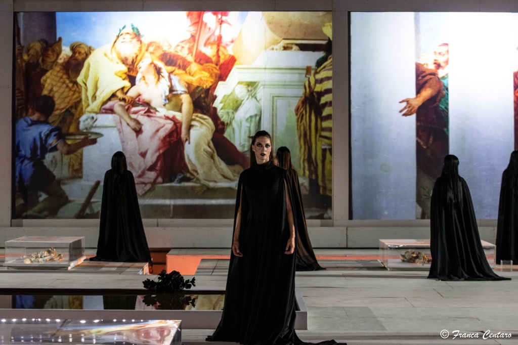Applausi per Ifigenia in Tauride di Euripide con la regia di Jacopo Gassmann