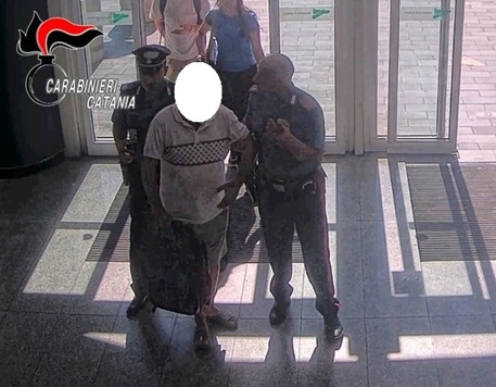Aeroporto di Catania – Furto in diretta video,arrestati due borseggiatori -Video