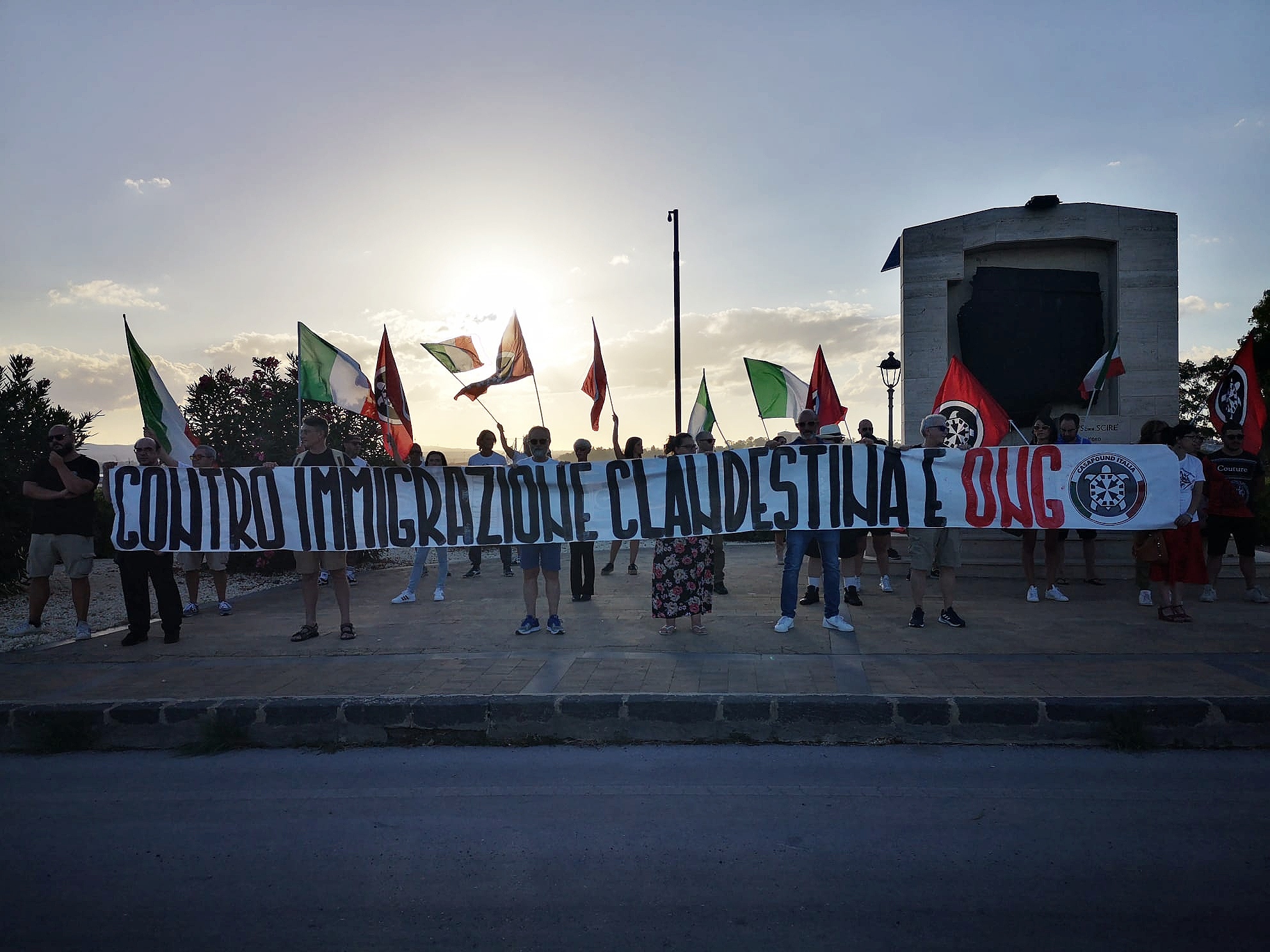 Augusta – CasaPound Italia manifesta contro immigrazione clandestina e Ong