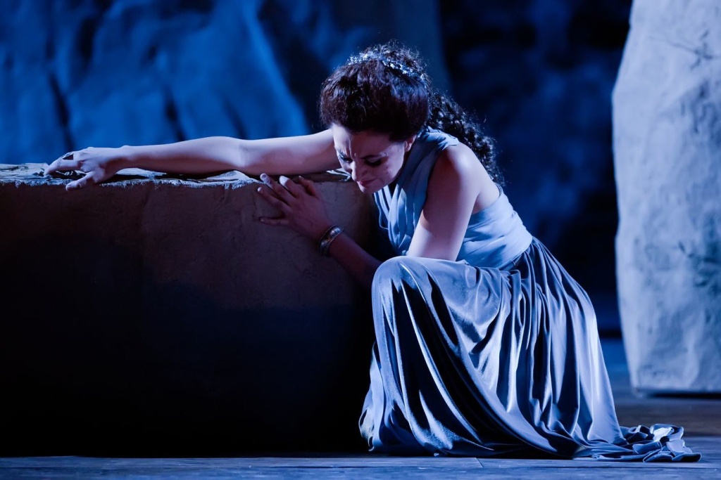 Bellini Festival: la mostra fotografica “Sulle sacre pietre: la ‘Norma’ al Teatro Antico di Taormina”