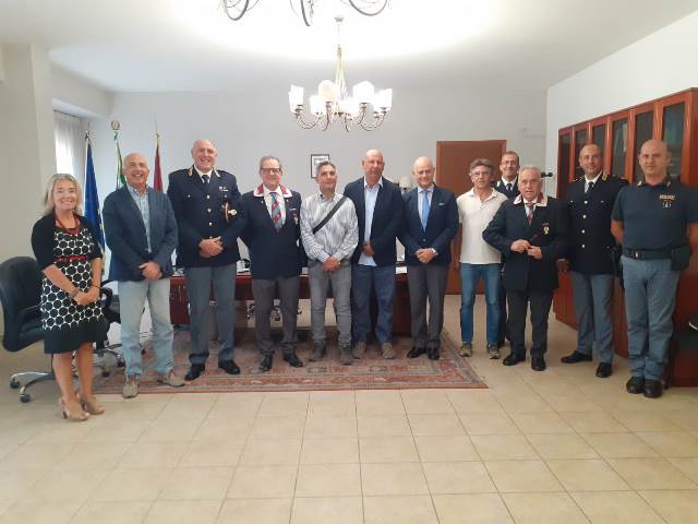 Siracusa, il Questore Sanna consegna riconoscimenti a poliziotti in pensione