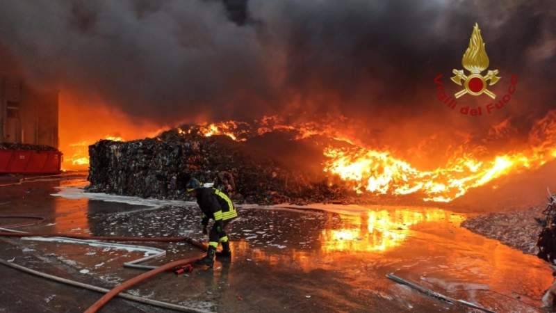 Incendio Ecomac: diossine 4 volte sopra i limiti ma le autorità sanitarie rimangono inerti