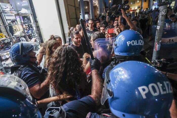 Meloni a Palermo, polizia blocca manifestanti, un fermo