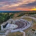 L’Antigone di Carsen vince Le Maschere del Teatro, a Roma arrivano Le Metamorfosi