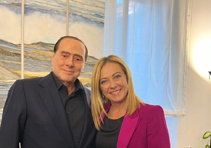 La tregua – Faccia a faccia Meloni-Berlusconi ‘Saliremo insieme al Colle’