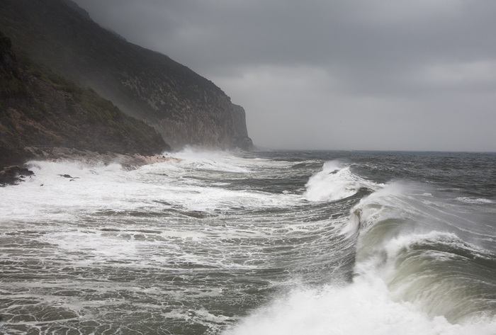 Sicilia – Eolie isolate, ancora fango a Stromboli, vento spira con punte di 40 chilometri orari