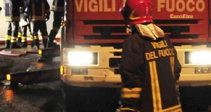 Sicilia – Ragazza si dà fuoco a Palermo, salvata dai pompieri ma è grave