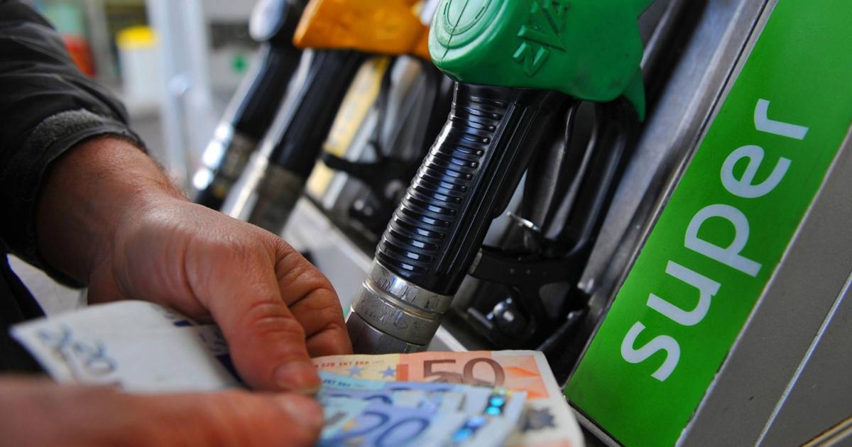 Prezzo Benzina in rialzo: dal primo gennaio finira’ lo sconto di 18 centesimi